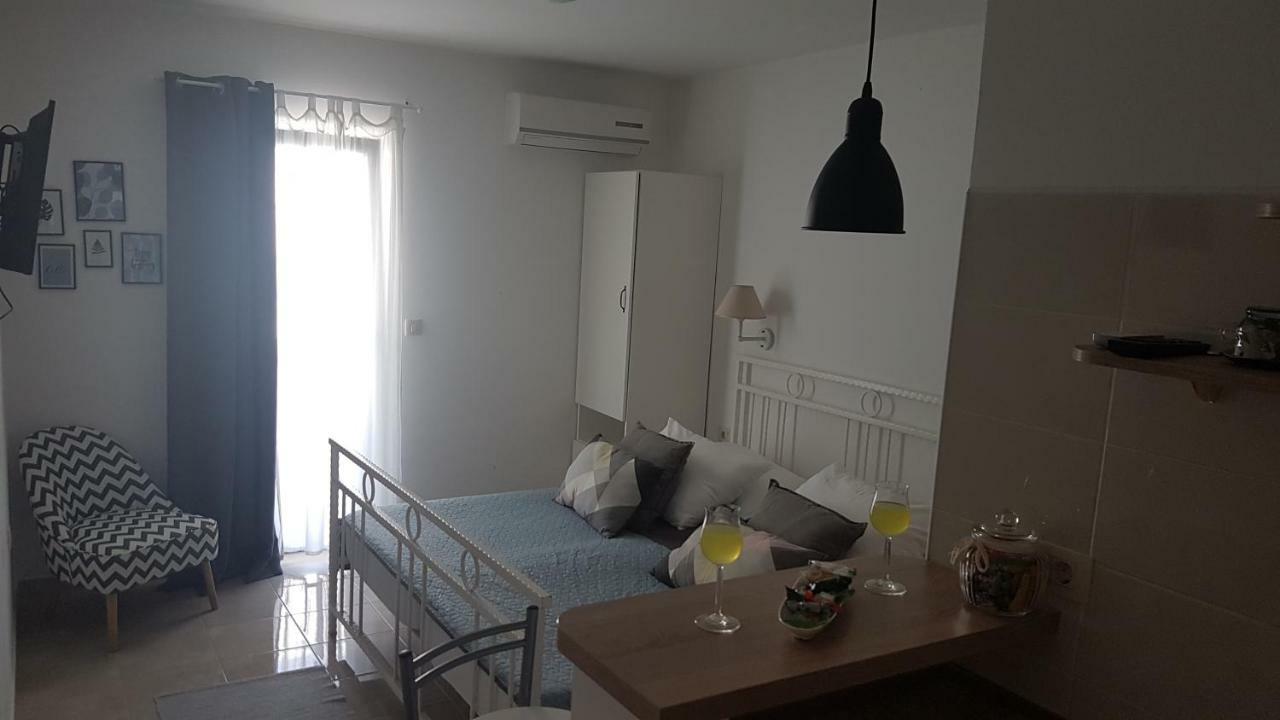 Apartment Luna Дрвеник Екстер'єр фото